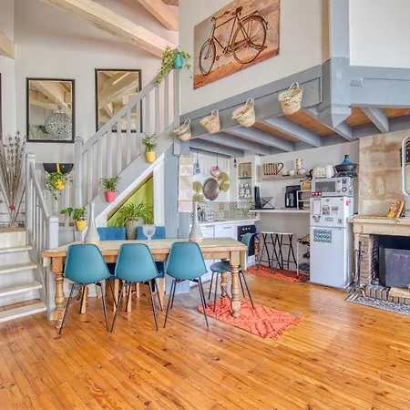 Plein Centre Duplex Apartment *