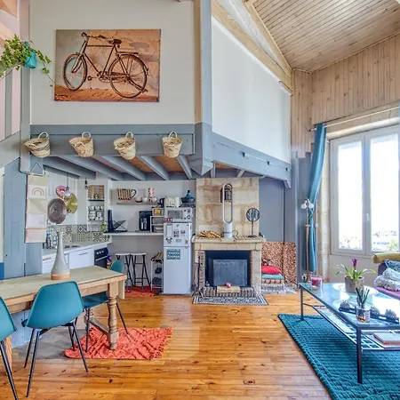 Plein Centre Duplex Apartment